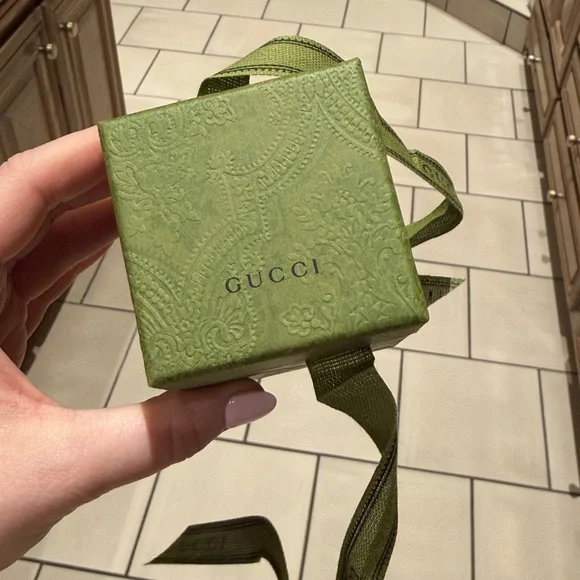 Mini Green Gucci Box w Ribbon - Picture 2 of 9